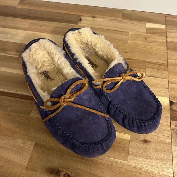 ugg slippers - Picture 1 of 5